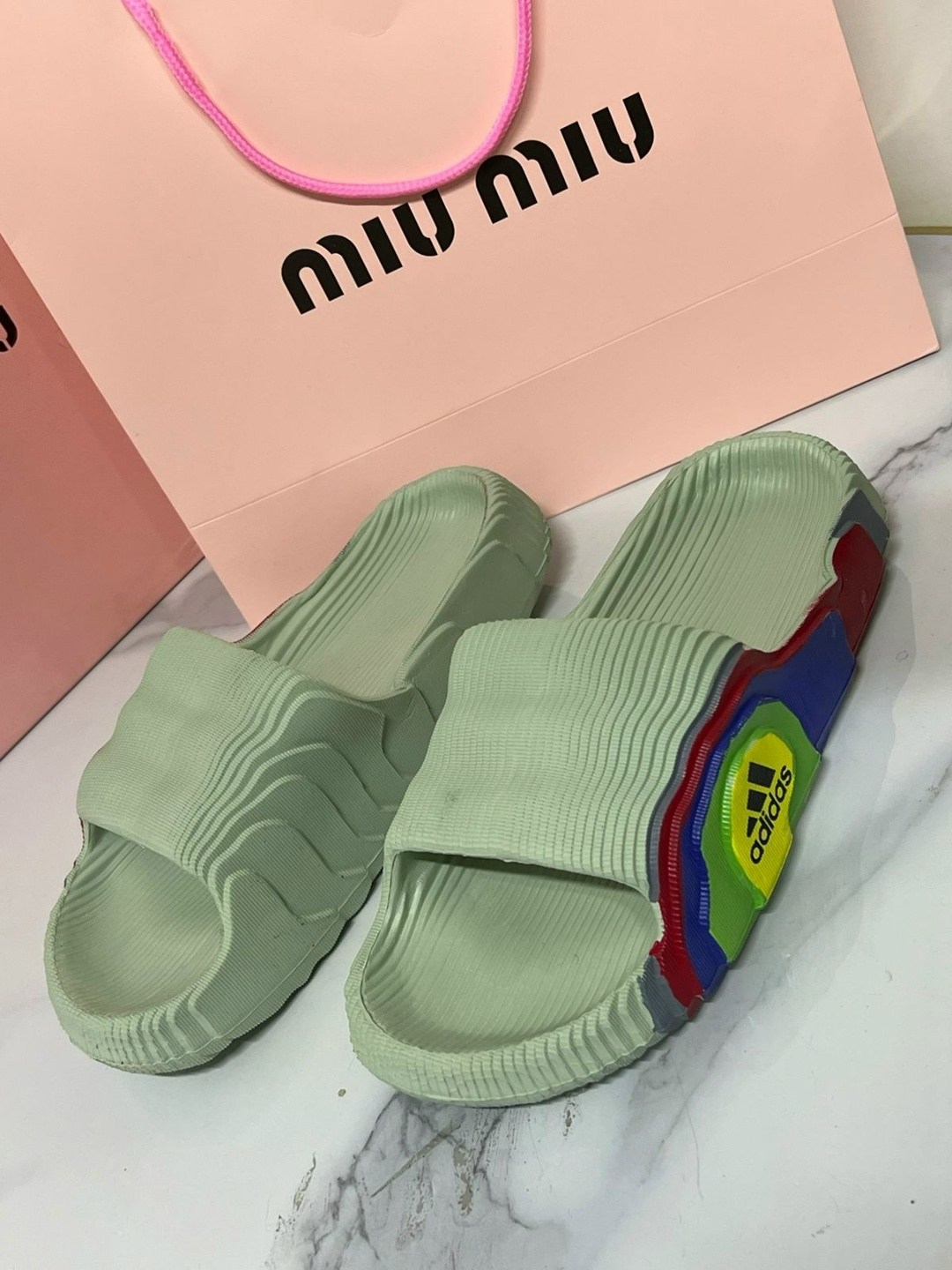 шлепанцы adidas,шлепанцы adidas adilette,шлепанцы женские,,модные тапочки