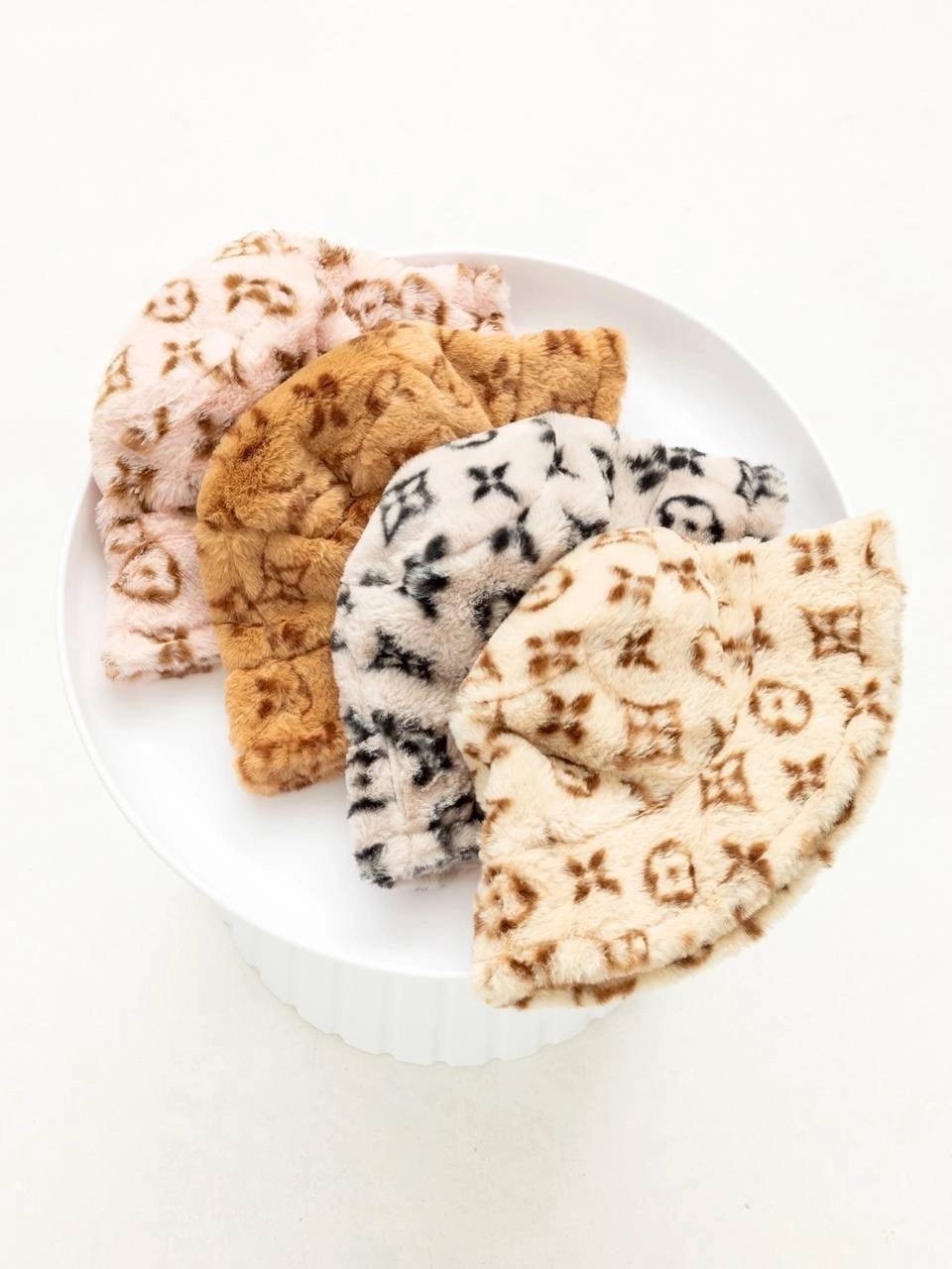 головные уборы,плюшевая шапка,шапка меховая,шапки с ушами,теплая шапка