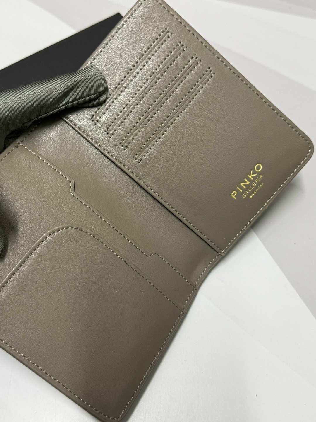 обложка для паспорта pinko,обложка для документов pinko,обложка на паспорт louis vuitton,кошельки для женщин,кошелек женский