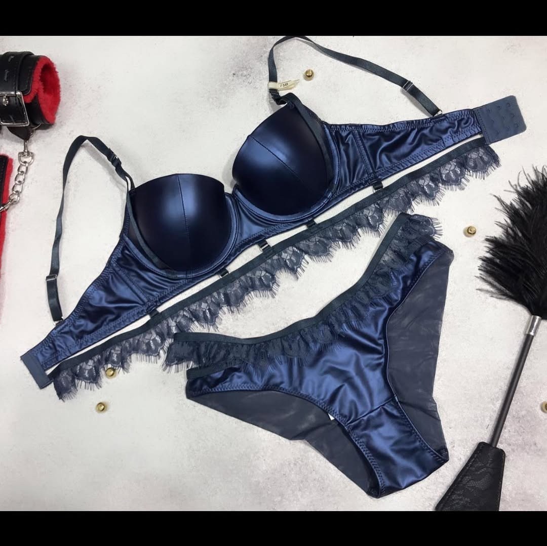 комплекты нижнего белья,комплект женского нижнего белья,нижнее белье кожаное,комплекты белье,кожаный комплект нижнего белья