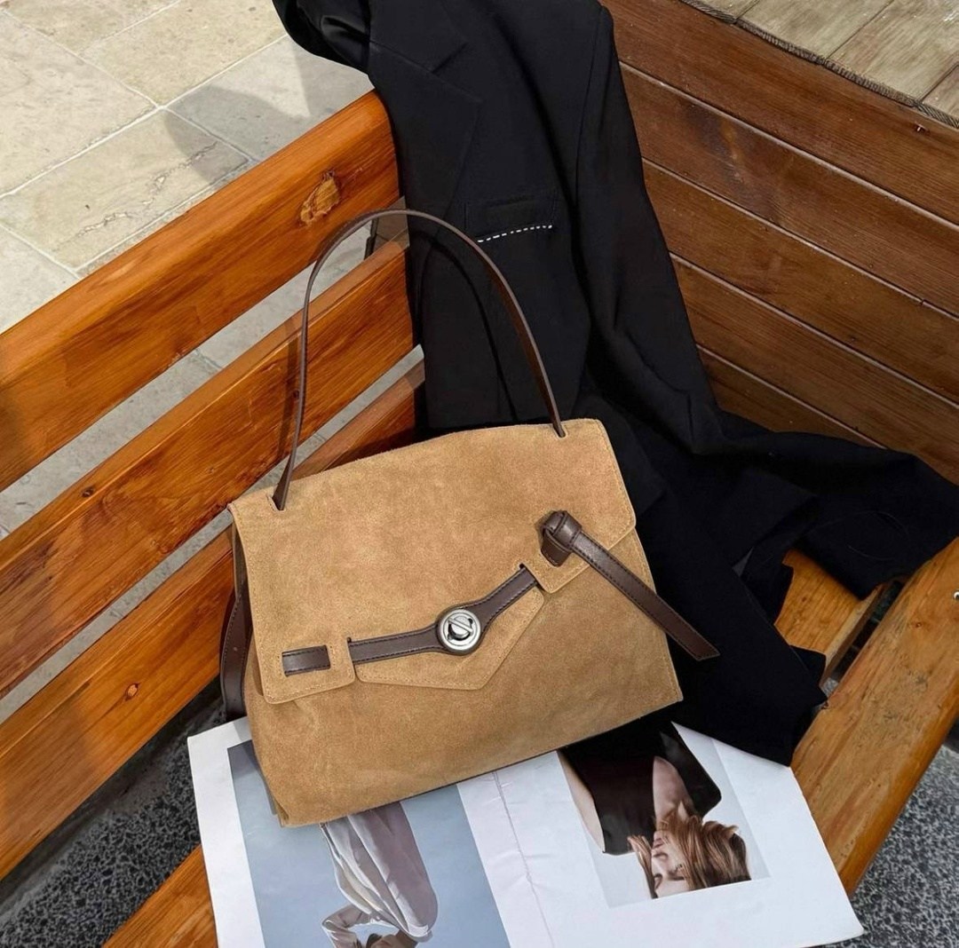 замшевая сумка,замшевая женская сумочка классического формата,сумка саквояж замшевая женская,женская замшевая сумка,винтажная матовая женская сумка на плечо из искусственной замши