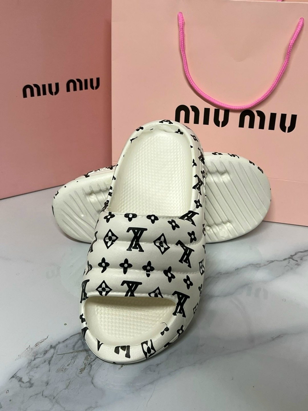 шлепанцы луи виттон,,луи виттон шлепки женские,шлепанцы женские,шлепанцы louis vuitton