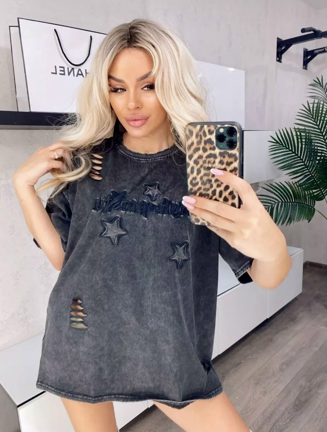 женская футболка,футболка с дырками,футболки для женщин,женская футболка оверсайз,футболка женская оверсайз со стразами