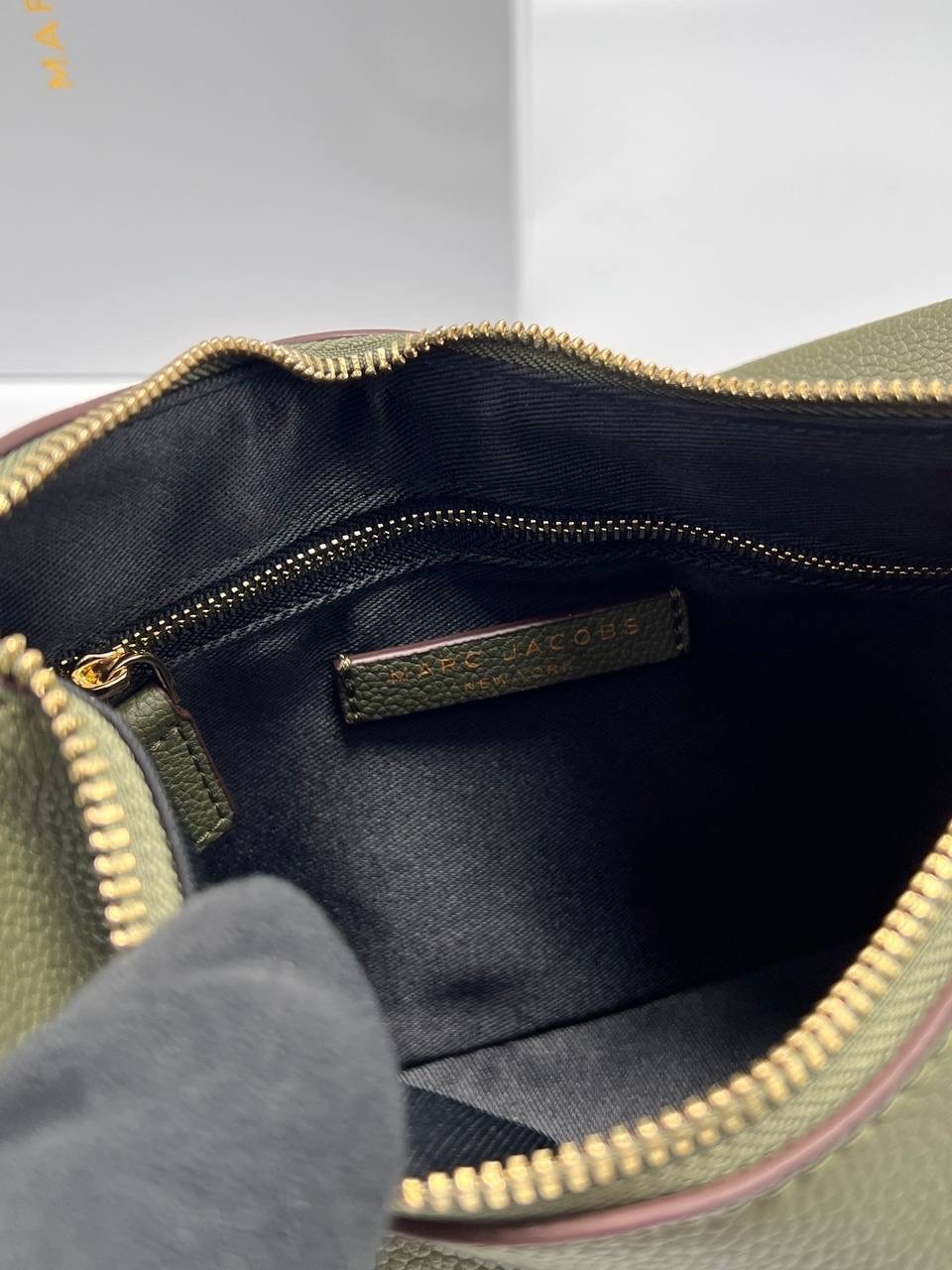 сумка-хобо через плечо marc jacobs,marc jacobs сумка женская,сумка marc jacobs 25-16 см натуральная замша,сумка-хобо через плечо marc jacobs (24х17х8 см),сумка marc jacobs