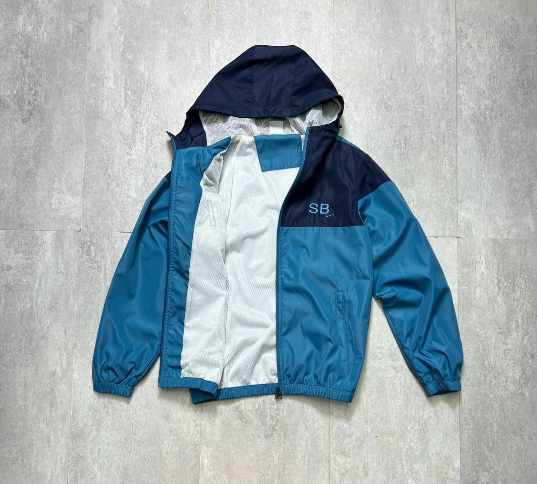 ветровка nike,supreme nike hooded sport jacket silver,легкая куртка,ветровка,найк суприм куртка