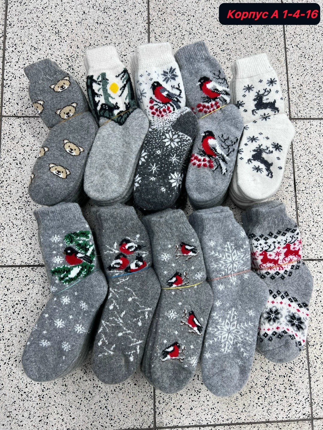 комплект варежки и носки шерстяные,женские носки шерстяные,носки со снегирями,комплект носки и варежки,шерстяные носки теплые
