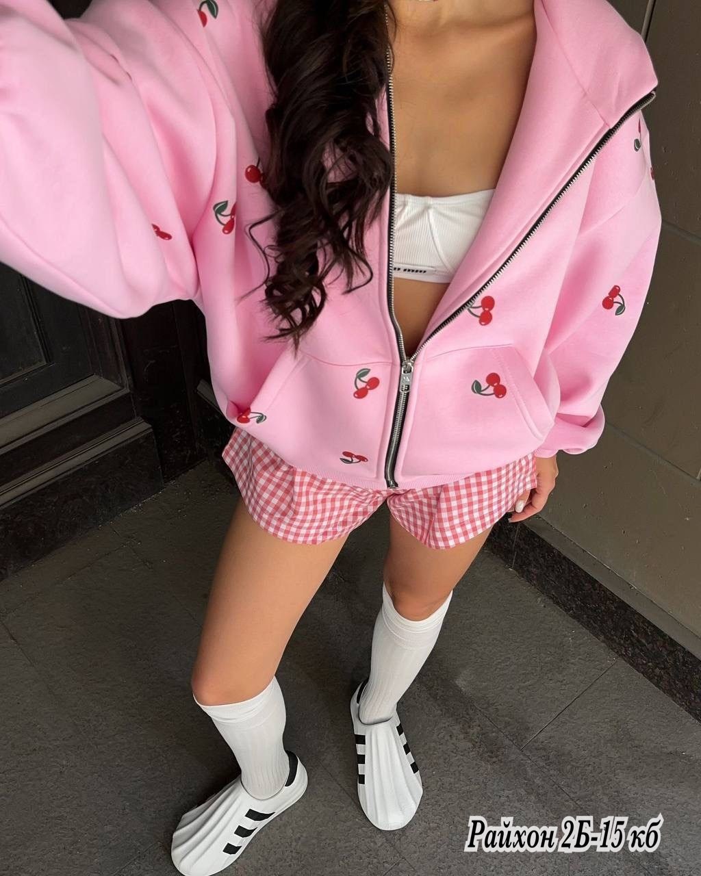 зип худи оверсайз на молнии с принтом,женское худи оверсайз,зипка худи оверсайз теплая на молнии с принтом ягодки marvik brend,модная толстовка,женская толстовка с капюшоном