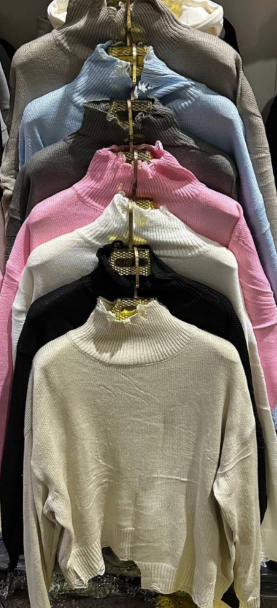 свитер оверсайз укороченный вязаный рваный,свитер оверсайз укороченный вязаный,укороченный свитер оверсайз,свитер оверсайз теплый вязаный укороченный kk fashion,свитер оверсайз вязаный с горлом укороч