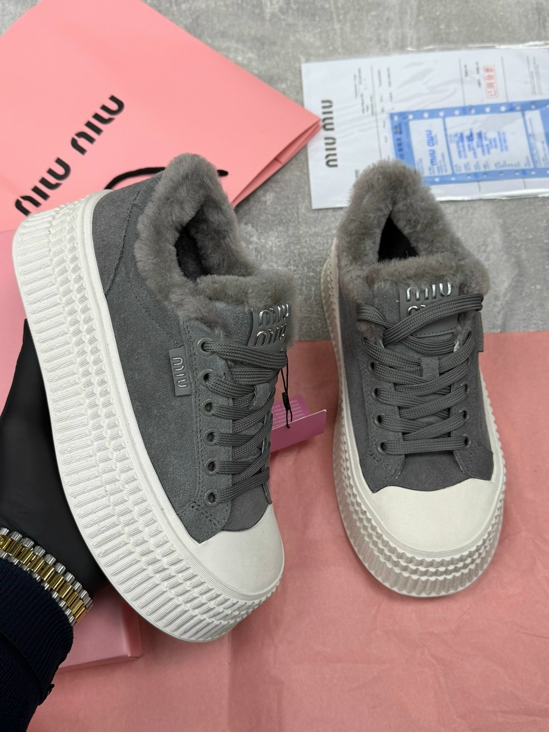 высокие тёплые женские кеды miu miu,кроссовки miu miu женские,кеды женские с мехом miu miu,миу миу кроссовки женские,