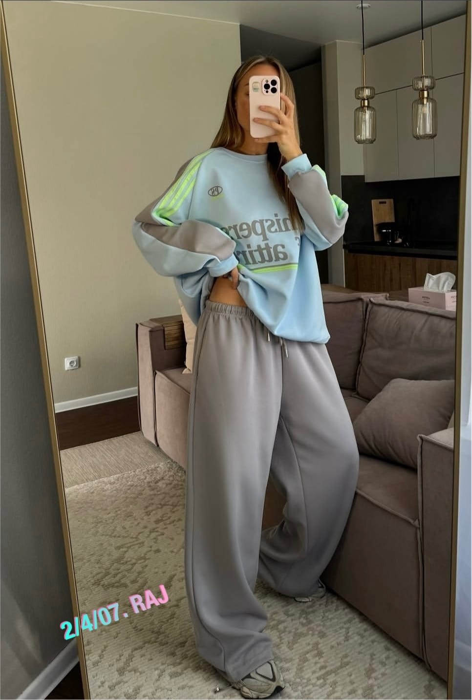 свитшот attire свободного кроя,женские костюмы оверсайз,костюм двойка в стиле oversize,оверсайз толстовка,свитшот attire