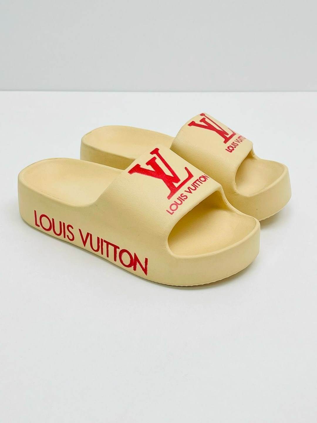 ,шлепанцы женские,шлепки женские,шлепки гладкие,тапочки louis vuitton