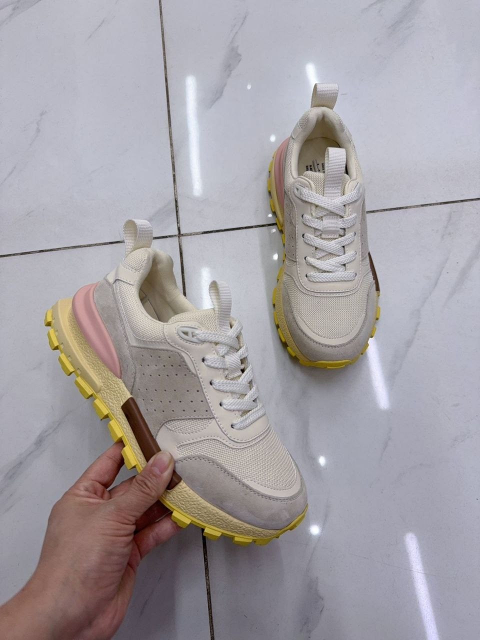 ,кроссовки женскиe,кроссовки эко,кроссовки модные,стильные кроссовки