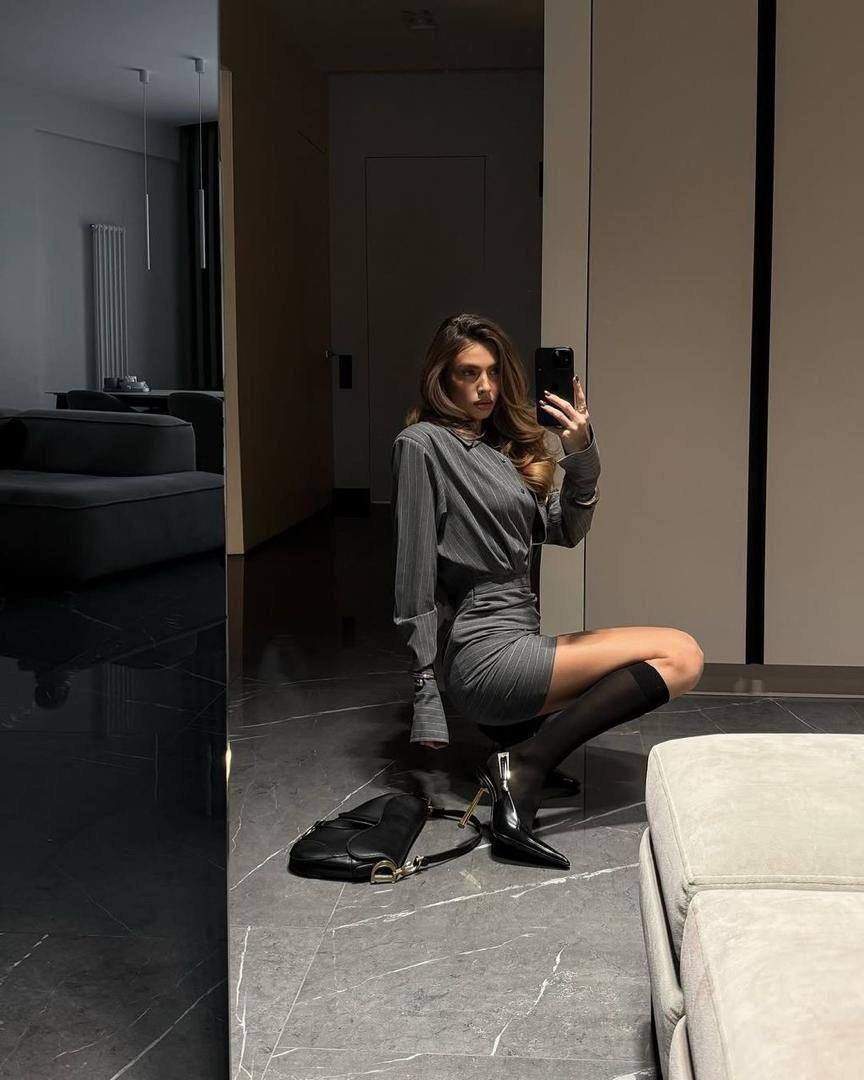 костюм с юбкой и рубашкой,стильное женское платье,стильное офисное платье-рубашка в полоску мини,костюм с юбкой,костюм женский с юбкой