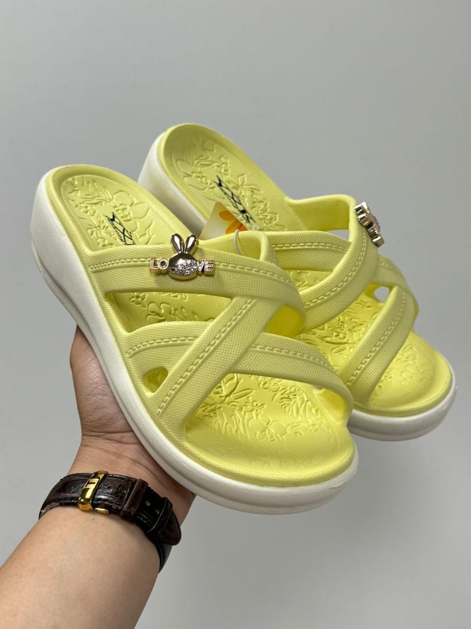 ,шлепанцы женские,шлепки женские,модные сандалии,сандали