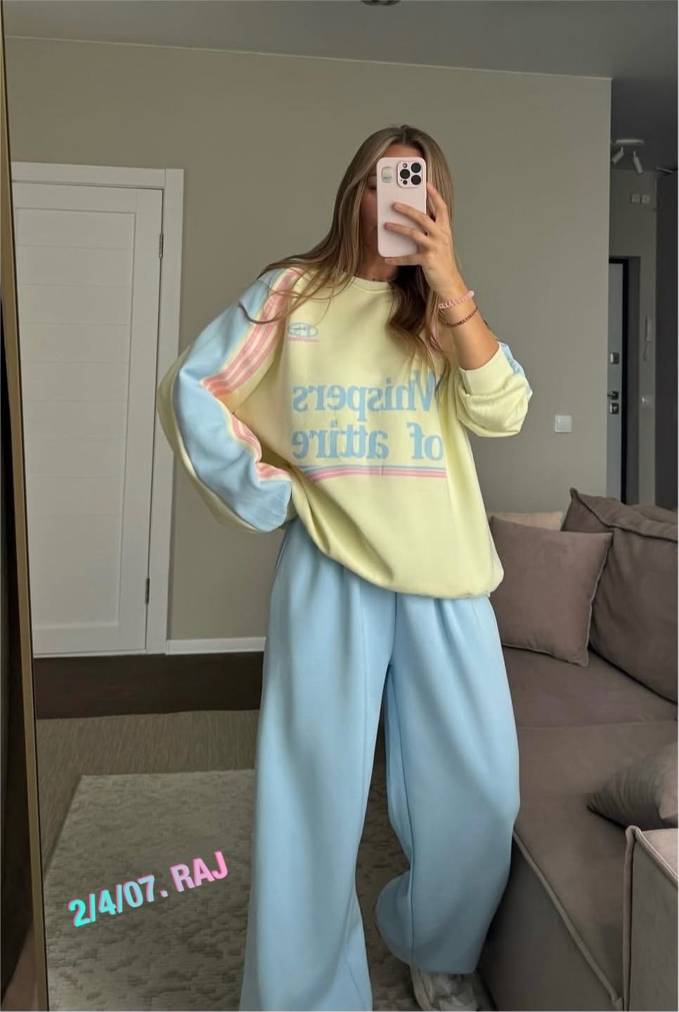 свитшот attire свободного кроя,женские костюмы оверсайз,костюм двойка в стиле oversize,оверсайз толстовка,свитшот attire