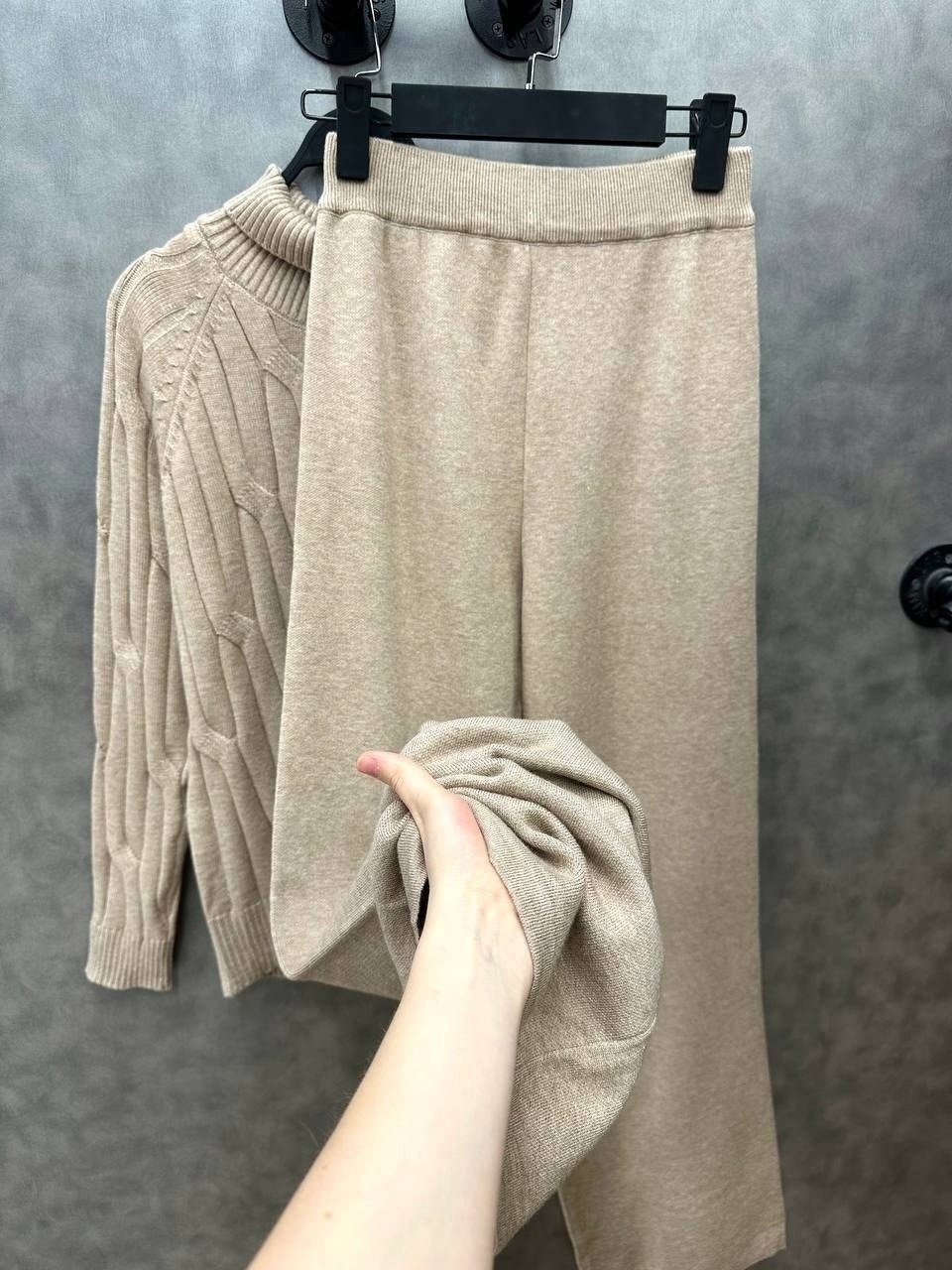 вязаный костюм женский,свитер с высоким воротником,свитер с высоким воротом,бежевый джемпер,кашемировый джемпер женский спицами