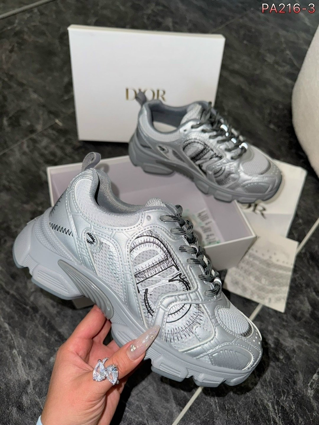 женские кроссовки,кроссовки dior,кроссовки серебристые,серебряные кроссовки,модные кроссовки