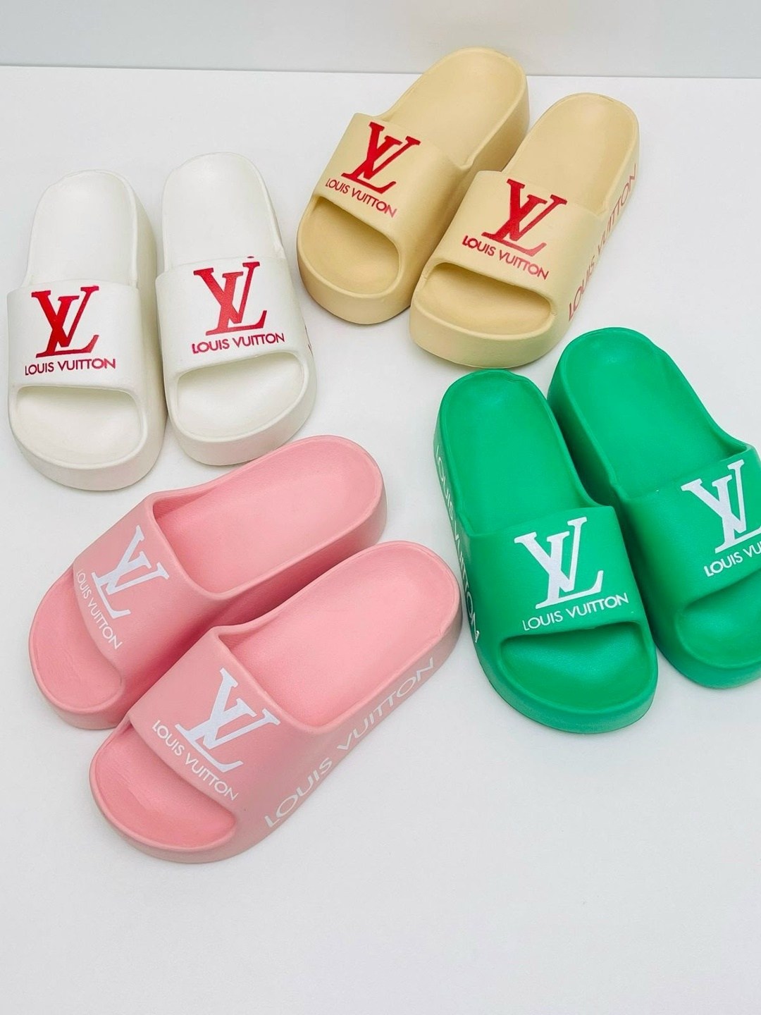 ,шлепанцы женские,шлепки женские,шлепки гладкие,тапочки louis vuitton