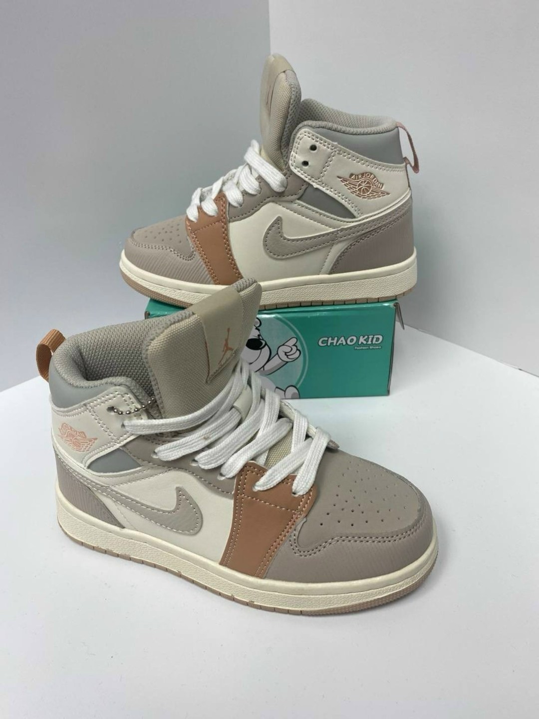 белые кроссовки air jordan 1 mid,кроссовки,детские кроссовки,детские кроссовки nike air jordan,nike air jordan 1 mid