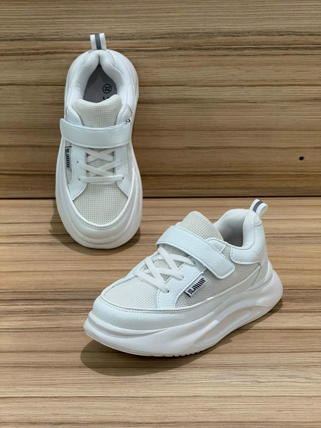 кроссовки,,женские кроссовки,модные кроссовки,спортивная