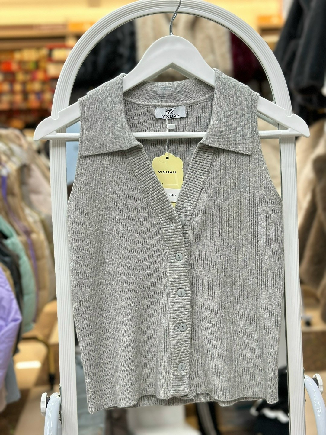 жилетка вязаная,трикотажный жилет,вязаный жилет,вязаная безрукавка,женские жилетки