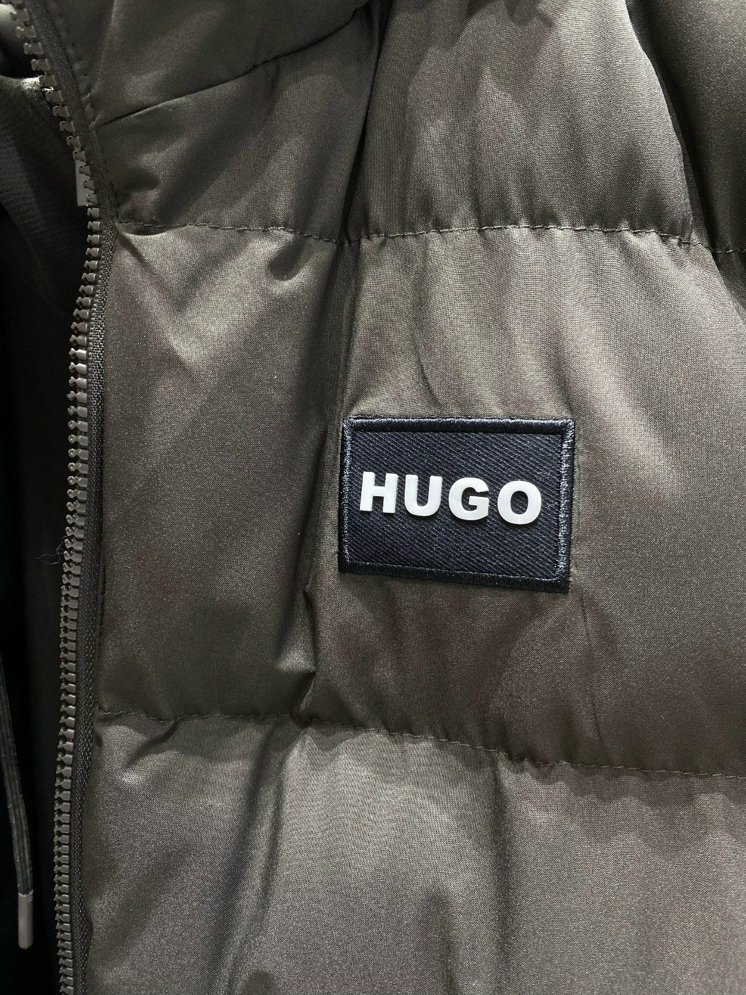 мужской спортивный костюм тройка hugo boss,зимний спортивный мужской костюм hugo boss тройка,спортивные мужские костюмы,зимний спортивный мужской костюм hugo boss 3,hugo boss мужская куртка