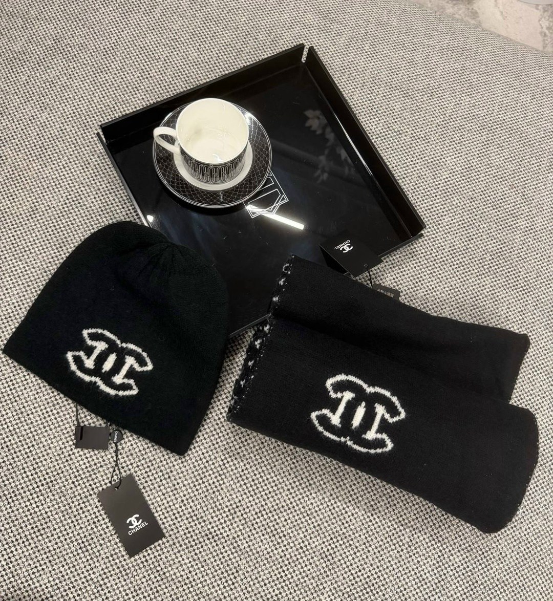 шапка chanel,шарф chanel,зимний комплект из шапки и шарфа chanel,набор шарфов, шапок и перчаток chanel,шарф chanel шапка перчатки