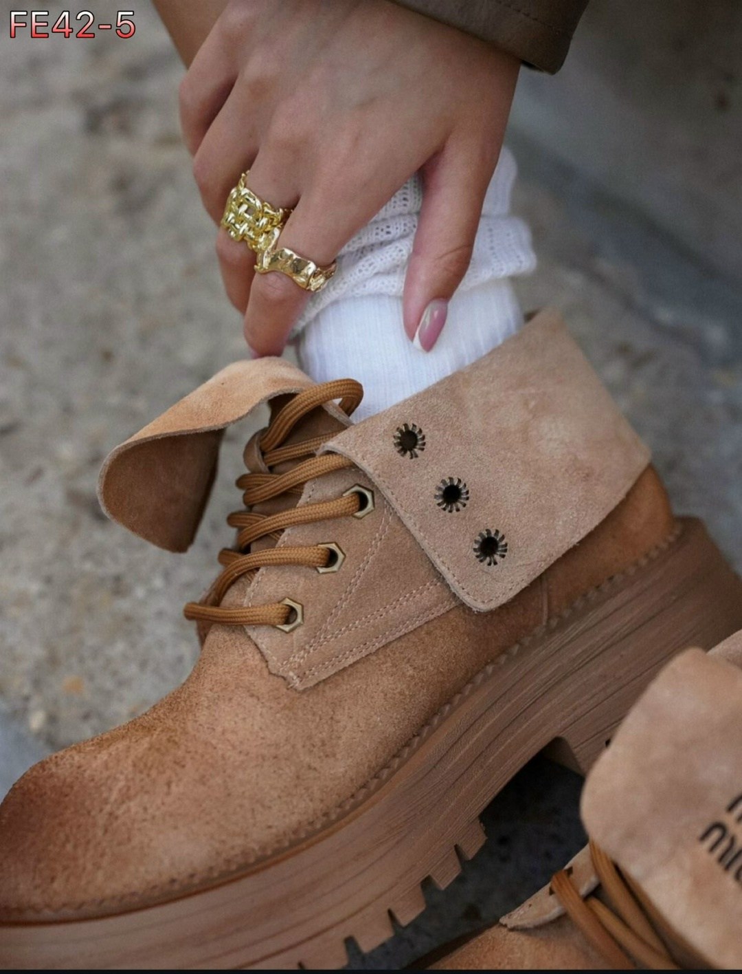 ботинки miu miu с отворотами,ботинки miu miu,ботинки замшевые miu miu,ботинки женские тимберленды,