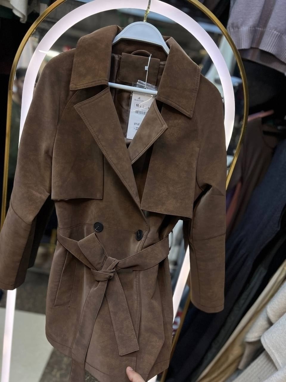 замшевый тренч,замшевый плащ,плащ из искусственной замши,замшевый кожаный тренч манго,женский замшевый тренч the row коричневый