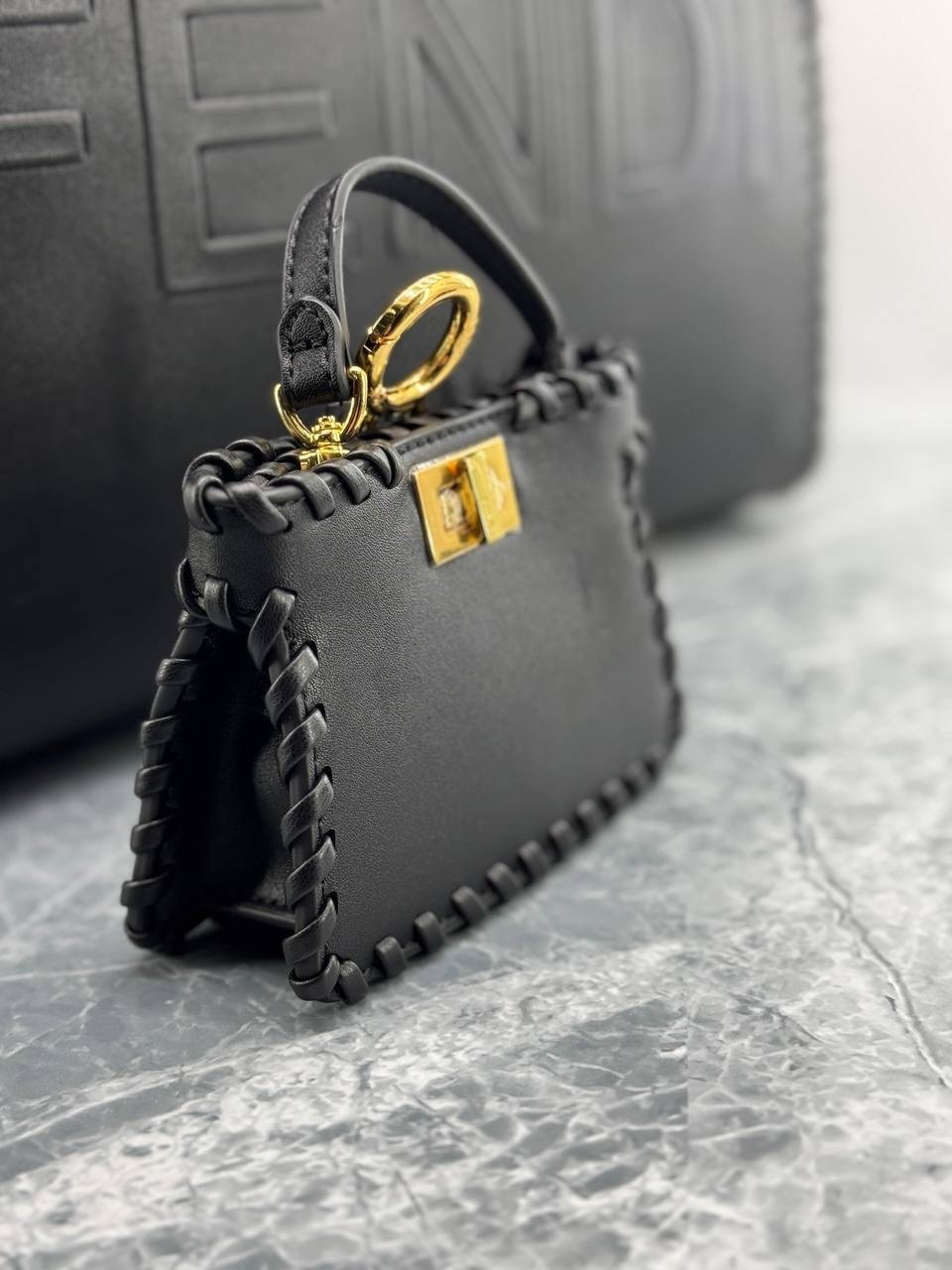 сумка fendi,женская сумка fendi,сумка фенди,женская кожаная сумка fendi sunshine medium черная 35 см,сумка-тоут fendi
