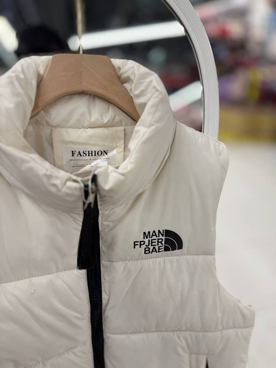 жилетка пуховая,теплый жилет,жилет утепленный the north face,жилетка женская,жилетка the north face белая