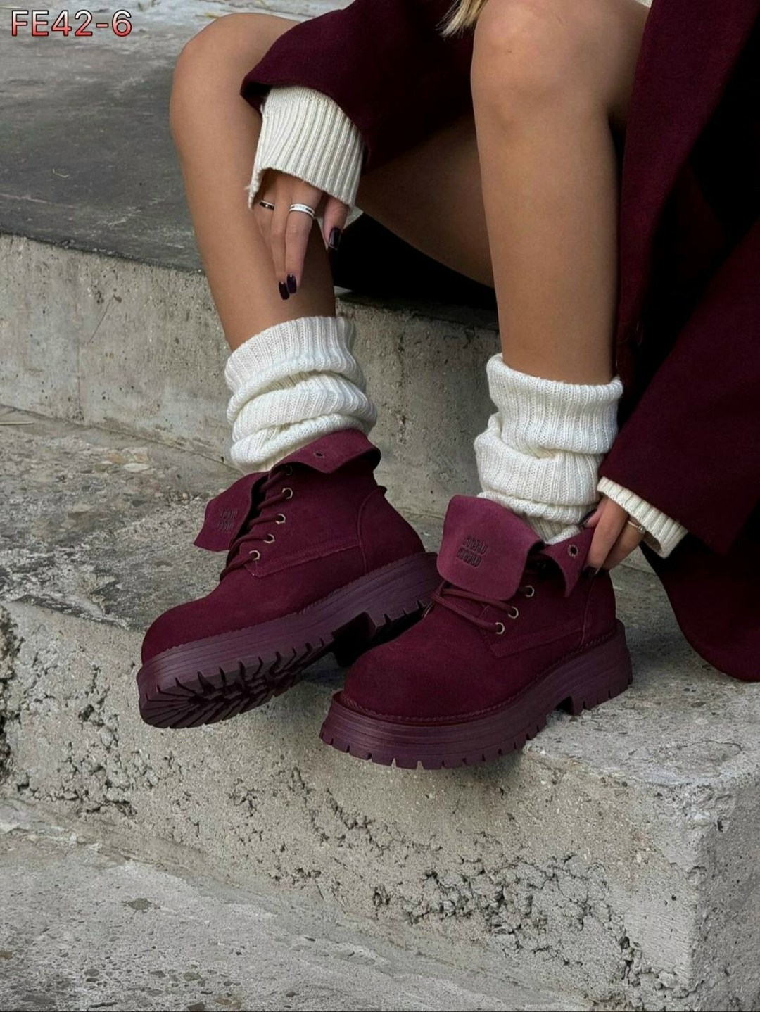 ботинки miu miu с отворотами,ботинки miu miu,ботинки замшевые miu miu,ботинки женские тимберленды,стильные бежевые ботинки