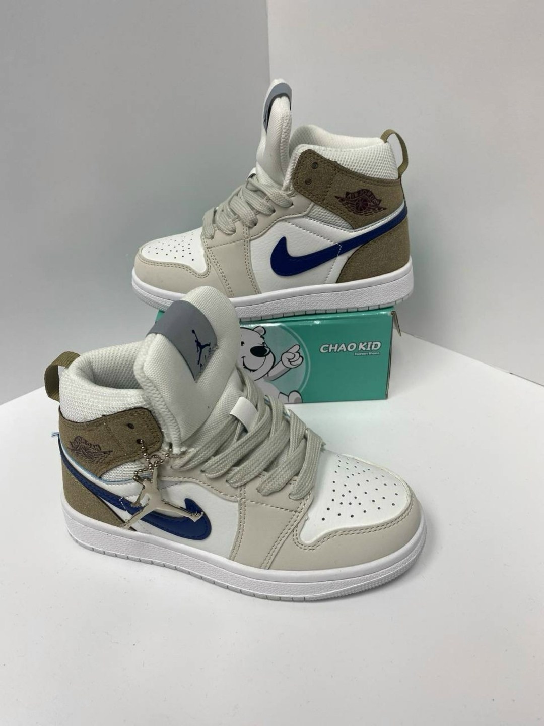 белые кроссовки air jordan 1 mid,кроссовки,детские кроссовки,детские кроссовки nike air jordan,nike air jordan 1 mid