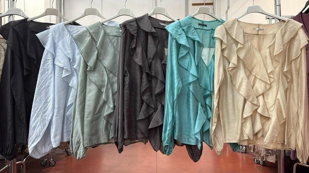 шифоновая рубашка с воланами,блузка с оборками,шифоновая блузка женская с рюшами,женская шифоновая розовая блузка с оборками,блуза из шифона с рюшами