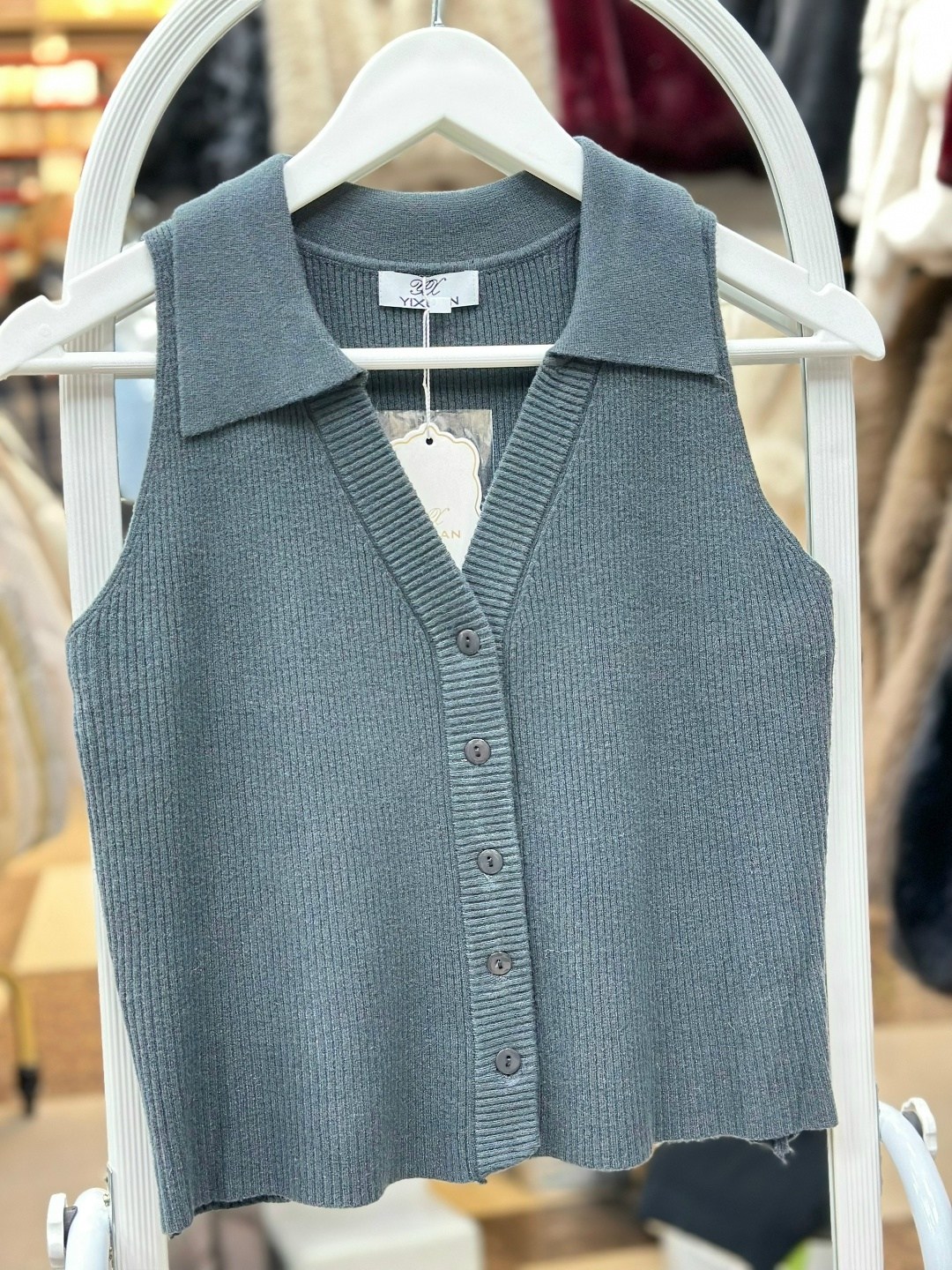 жилетка вязаная,трикотажный жилет,вязаный жилет,вязаная безрукавка,женские жилетки