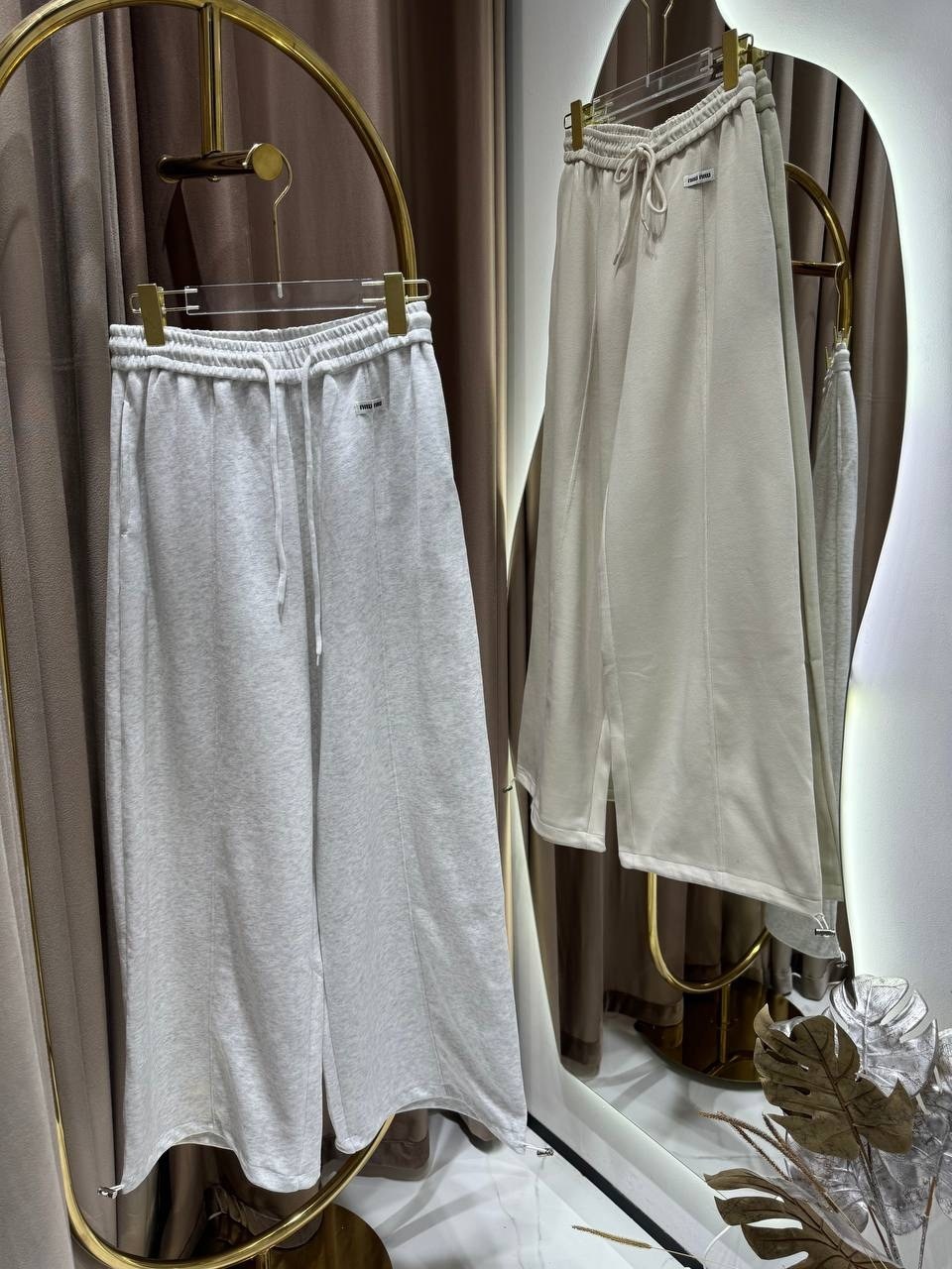 девушка,стильные наряды,casual outfit,женские спортивные штаны,серые спортивные штаны