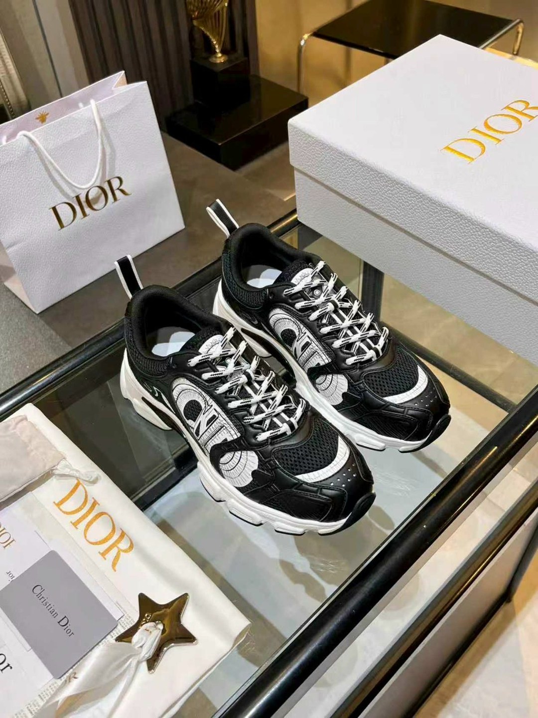 кроссовки dior,кроссовки christian dior,диор кроссовки,кроссовки,женские кроссовки