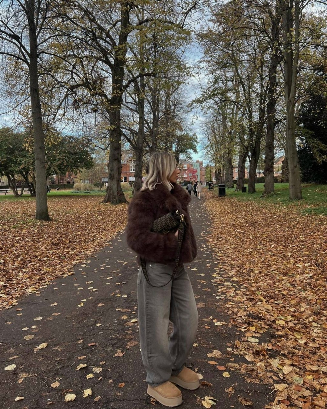 сумка fendi baguette large,сумка fendi baguette,сумка fendi,fendi baguette,сумка женская fendi