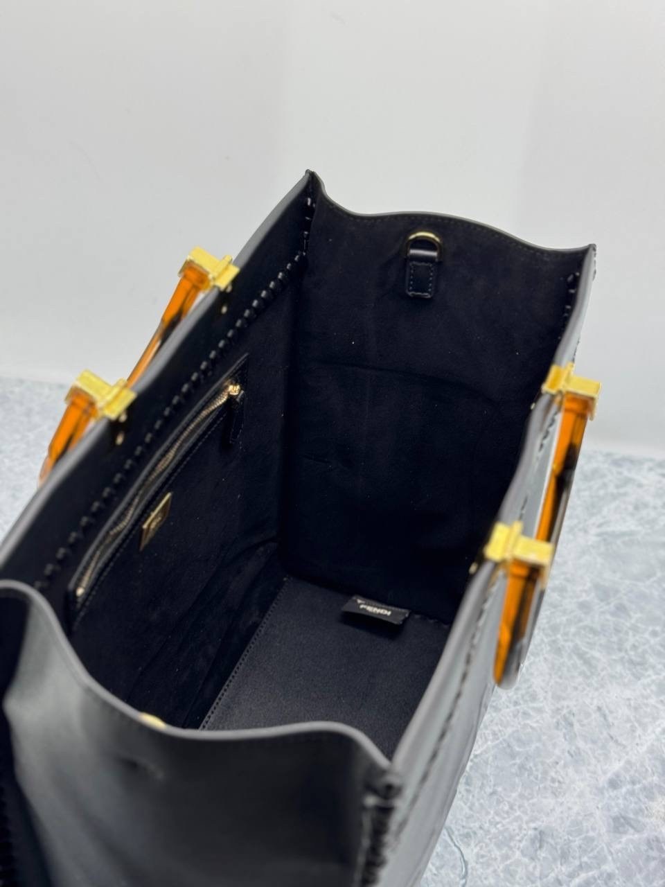 сумка fendi,женская сумка fendi,сумка фенди,женская кожаная сумка fendi sunshine medium черная 35 см,сумка-тоут fendi