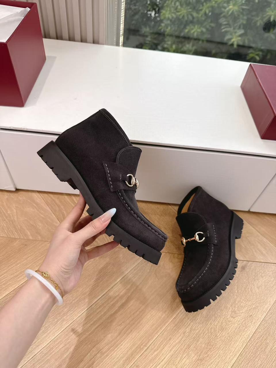 ботинки gucci,лоферы gucci,женские лоферы gucci,лоферы замшевые,женские замшевые черные ботинки gucci