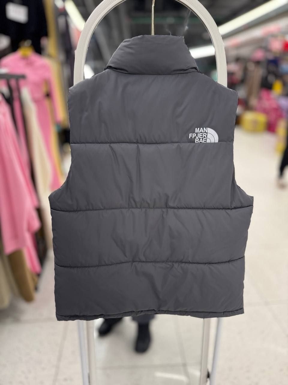 жилетка пуховая,теплый жилет,жилет утепленный the north face,жилетка женская,жилетка the north face белая