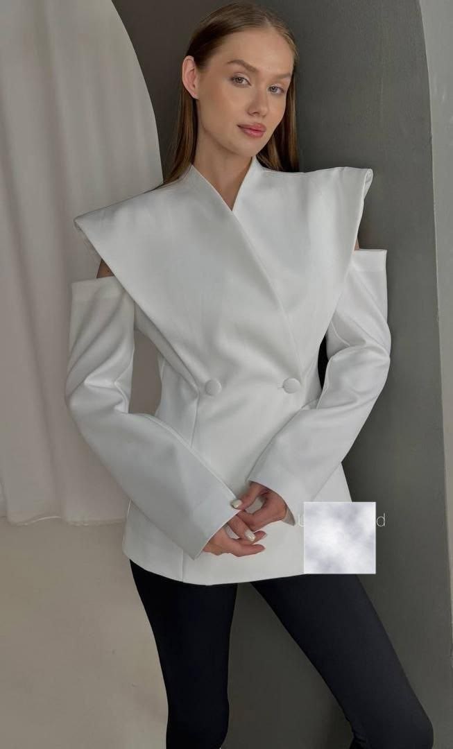 жакет с архитектурными плечами,жакет,белые костюмы,дизайнерская одежда