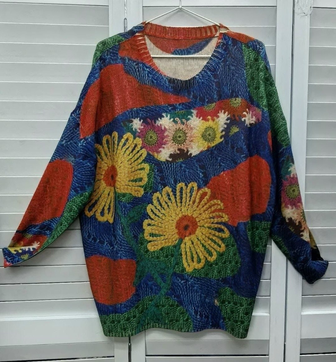 женский свитер с цветочным принтом,женский вязаный свитер с цветочным принтом,свитер с принтом,свитер с принтом вязаный,свитер с узорами