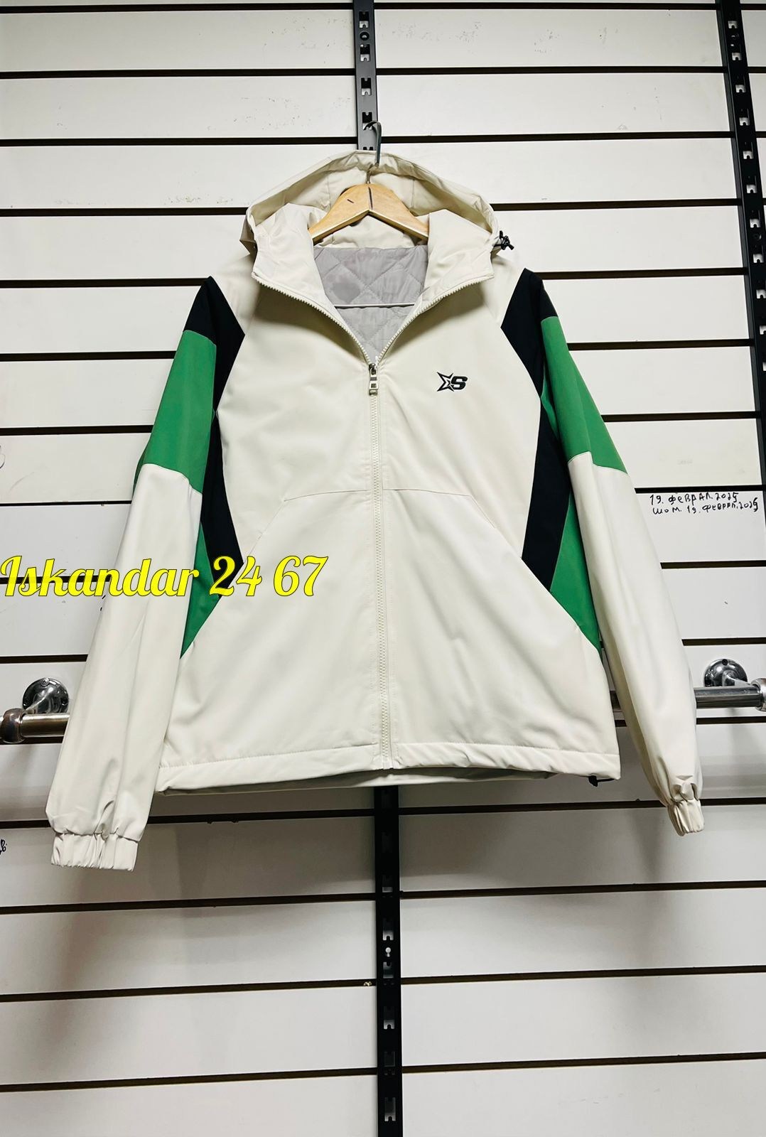 ветровка adidas,куртка,мужская куртка ветровка,куртка капюшоном,спортивная куртка