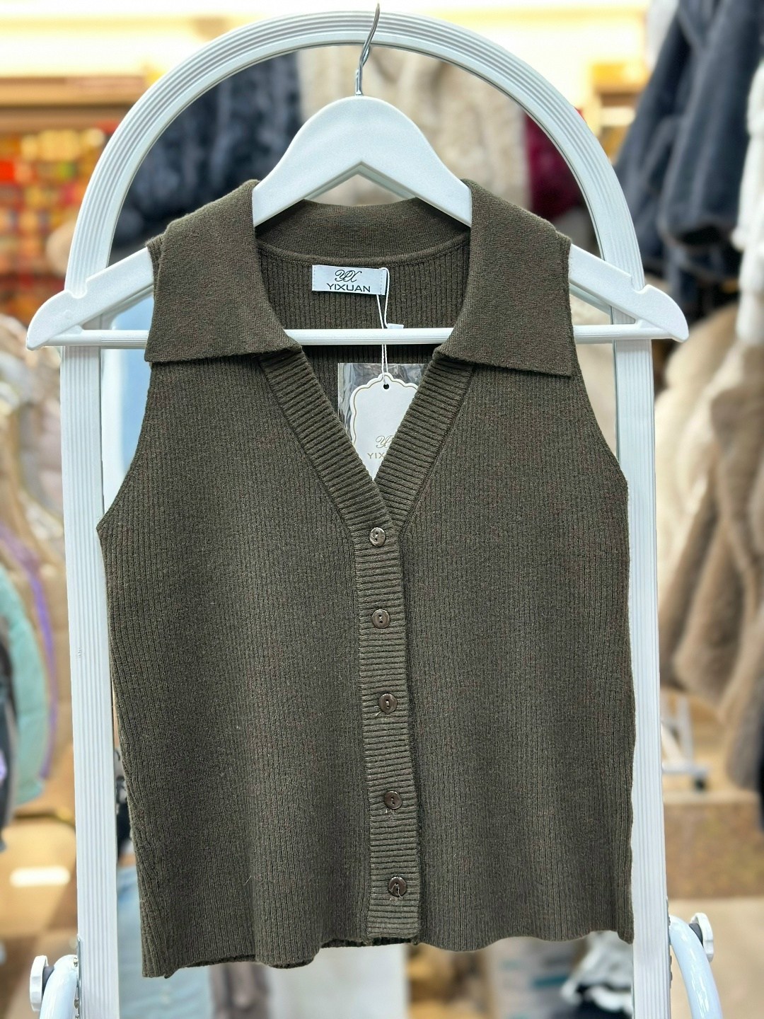 жилетка вязаная,трикотажный жилет,вязаный жилет,вязаная безрукавка,женские жилетки