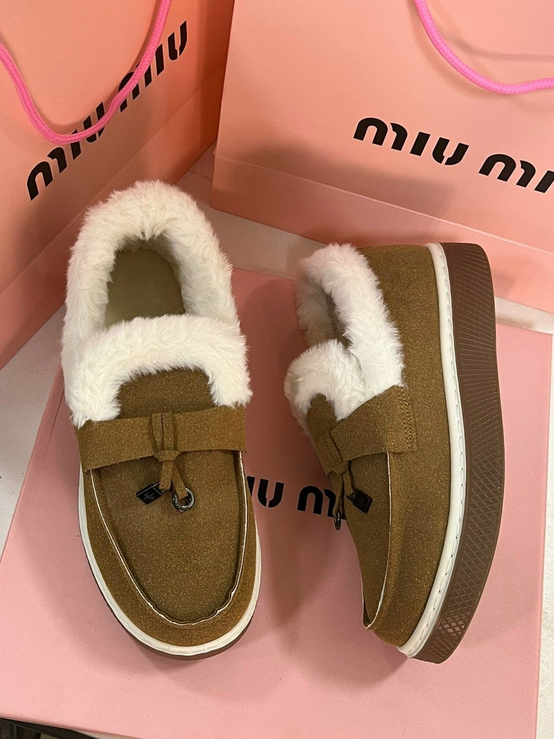 ,лоферы зимние женские,лоферы женские с мехом,туфли-лоферы женские prada a131233 замшевые зимние с мехом коричневые,лоферы prada