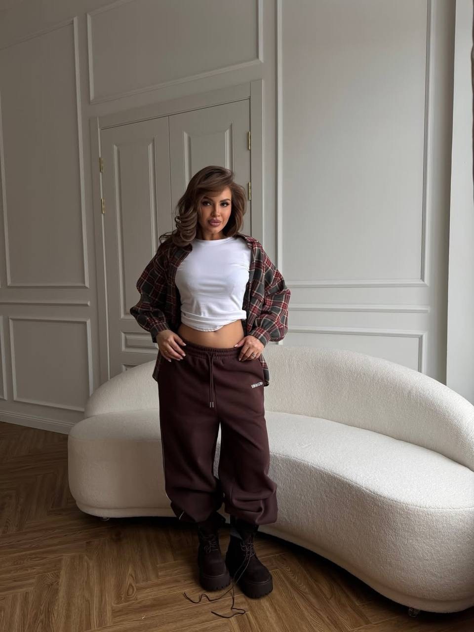 рубашка женская в клетку,рубашка клетчатая оверсайз,женская оверсайз рубашка в клетку,модные образы,рубашка в клетку оверсайз