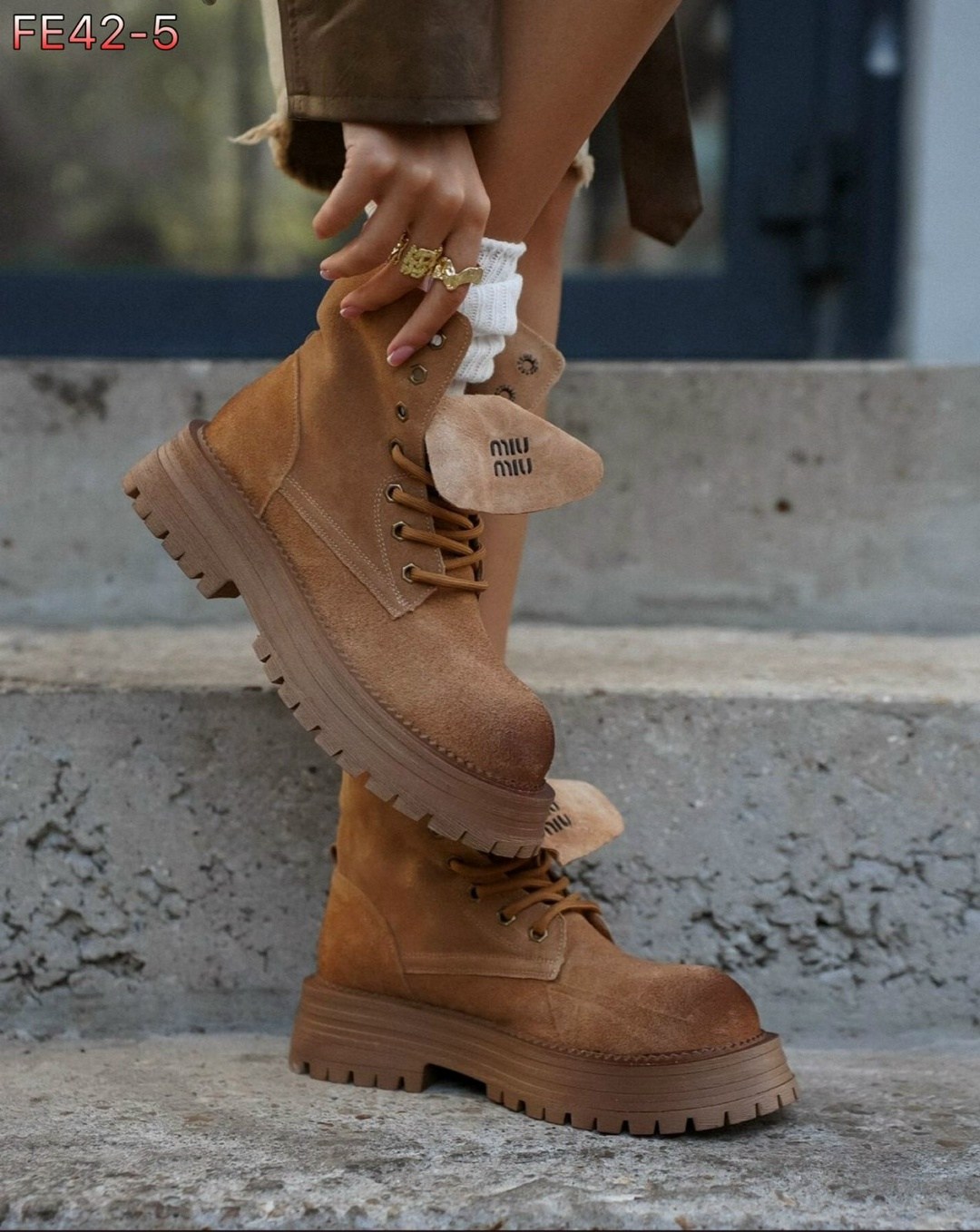 ботинки miu miu с отворотами,ботинки miu miu,ботинки замшевые miu miu,ботинки женские тимберленды,