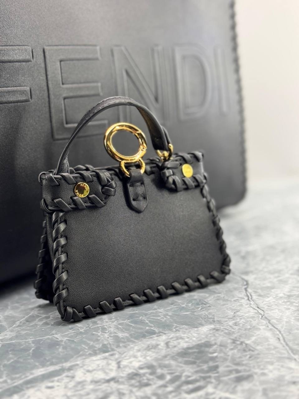 сумка fendi,женская сумка fendi,сумка фенди,женская кожаная сумка fendi sunshine medium черная 35 см,сумка-тоут fendi