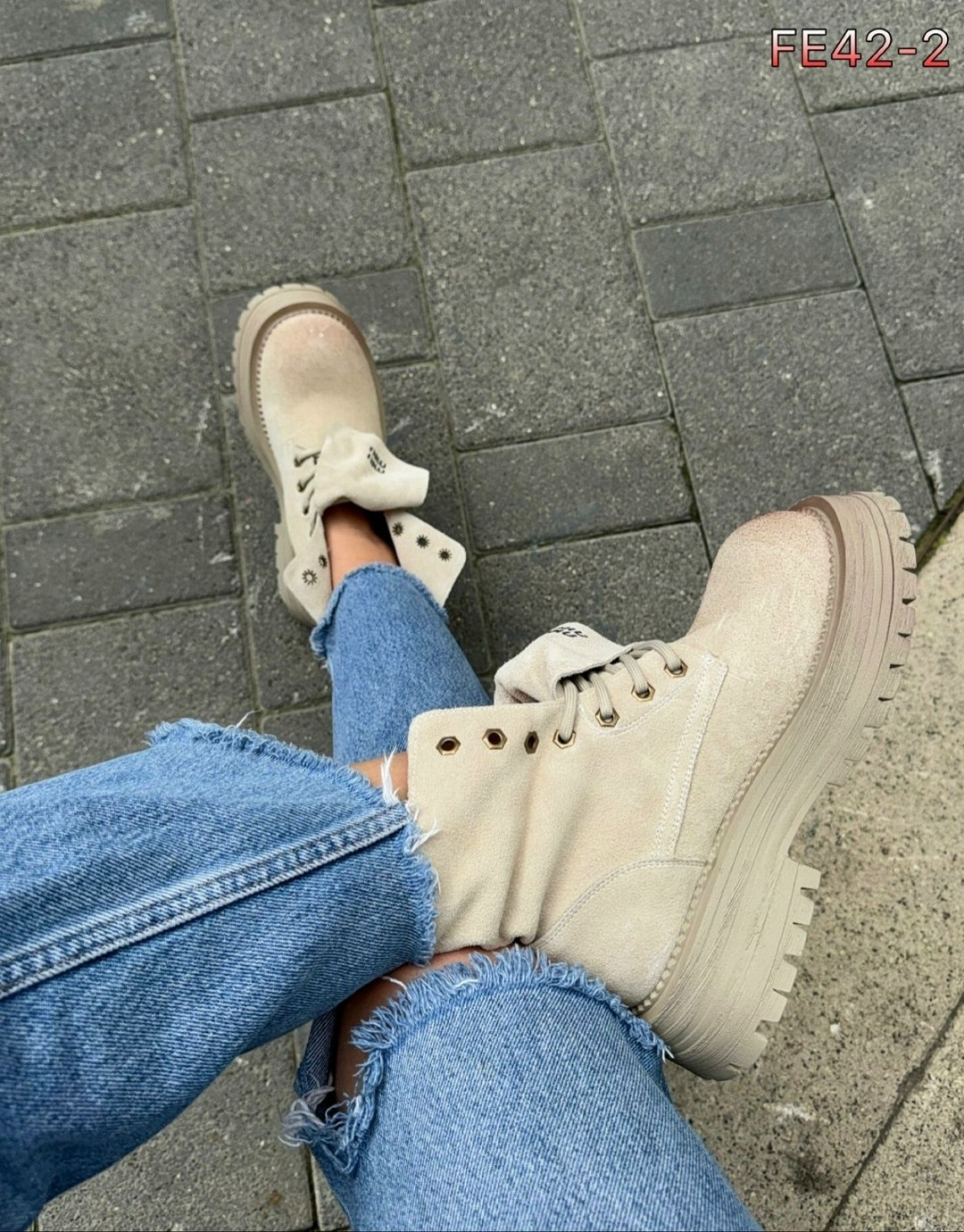 ботинки miu miu с отворотами,ботинки miu miu,ботинки замшевые miu miu,ботинки женские тимберленды,стильные бежевые ботинки